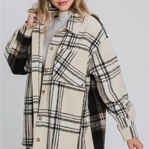 ELLEBORN Plaid Button Down Flannel Shacket Jacket in Cream & Black